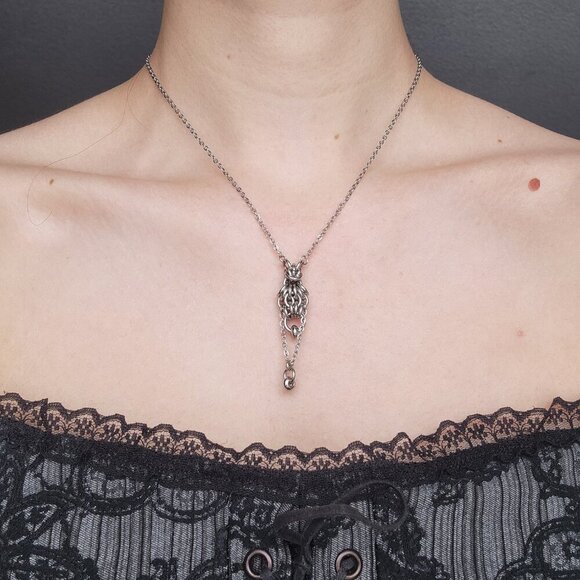 Vintage Victorian Gothic long silver pendant on a small chain necklace - Picture 3 of 10
